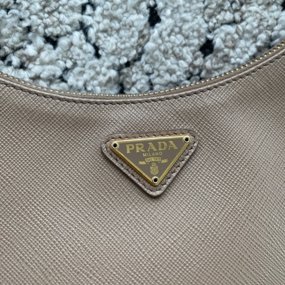 Prada Re-Edition 2005 Saffiano leather bag - Picture 8 of 12